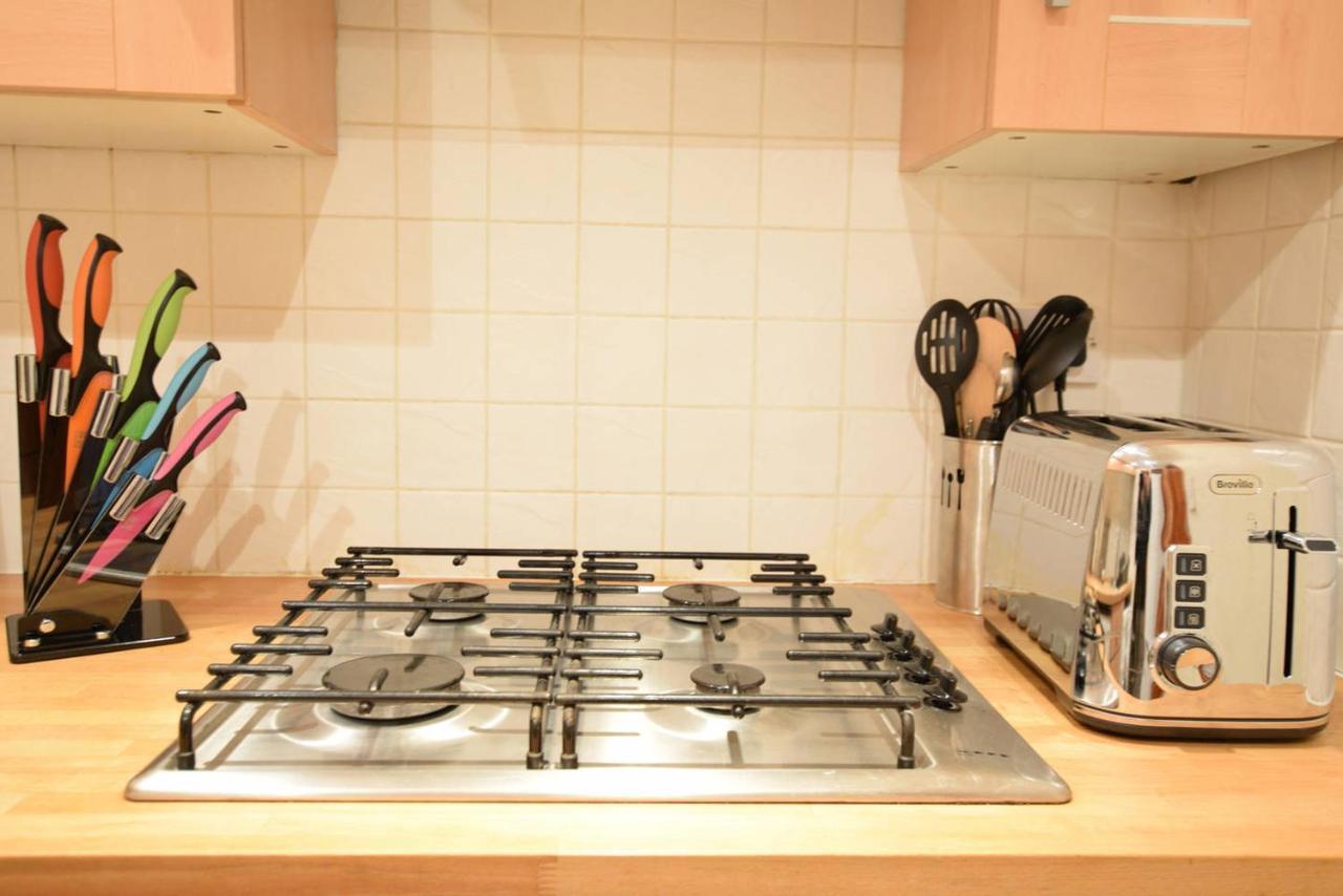 Joivy Classic Apt With Castle Views In Old Town Эдинбург Экстерьер фото
